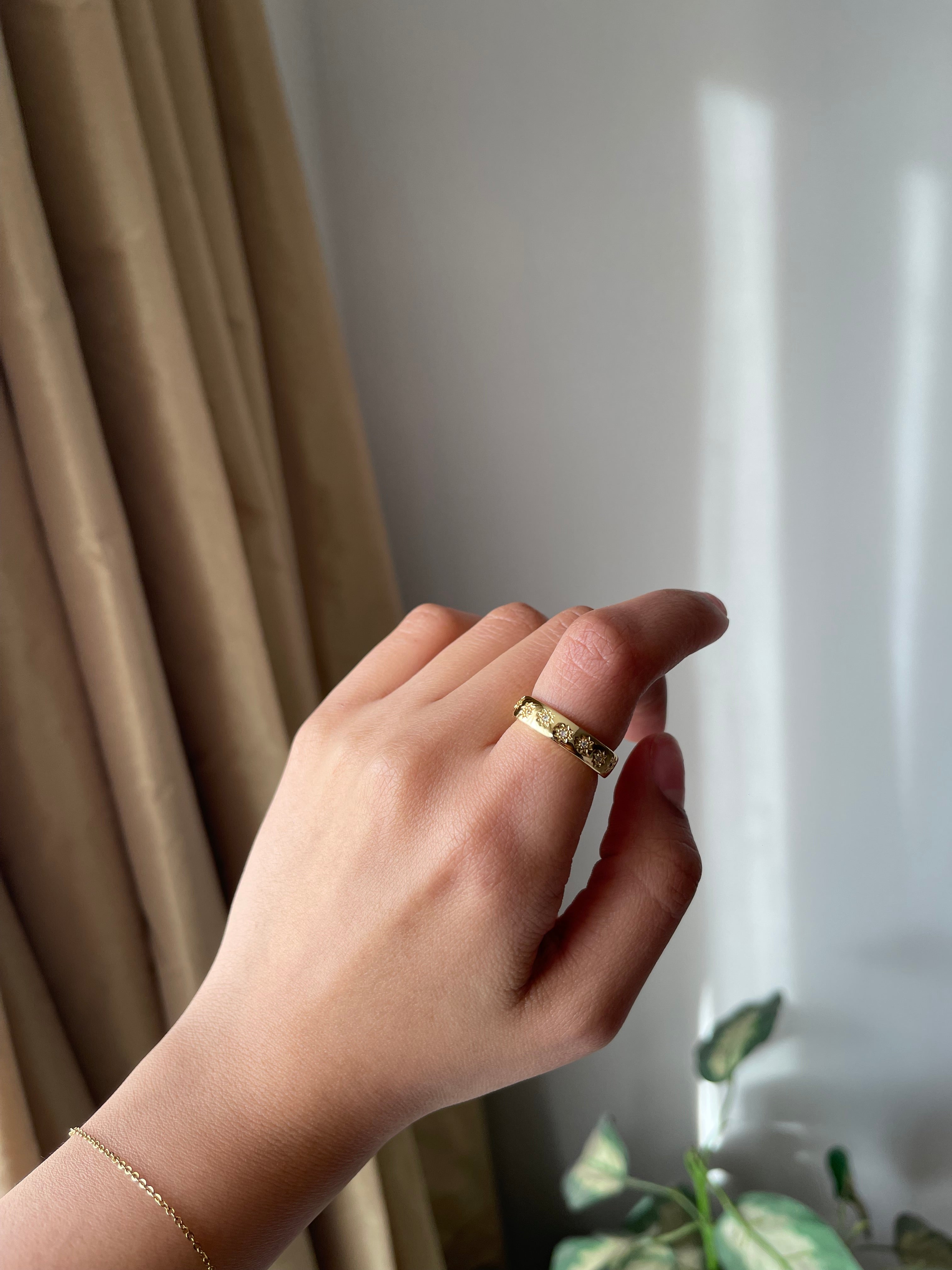 Mini gold stars ring